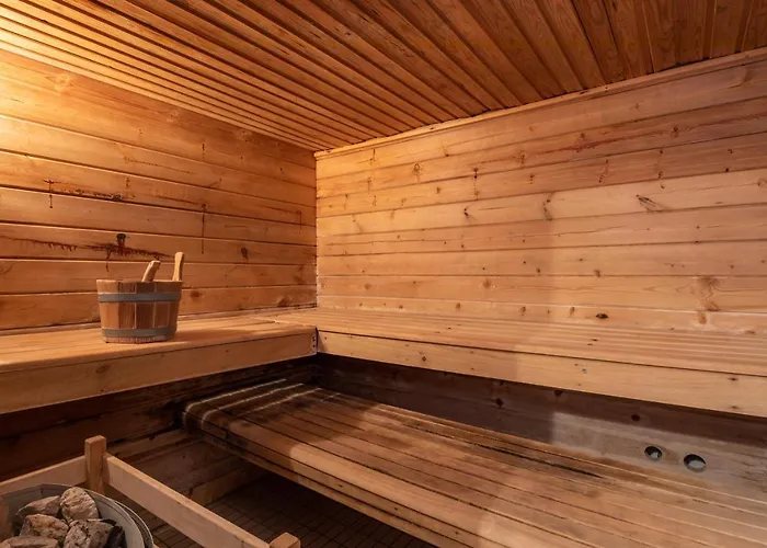 Monica By Pom, A 200m, Piscine, Sauna